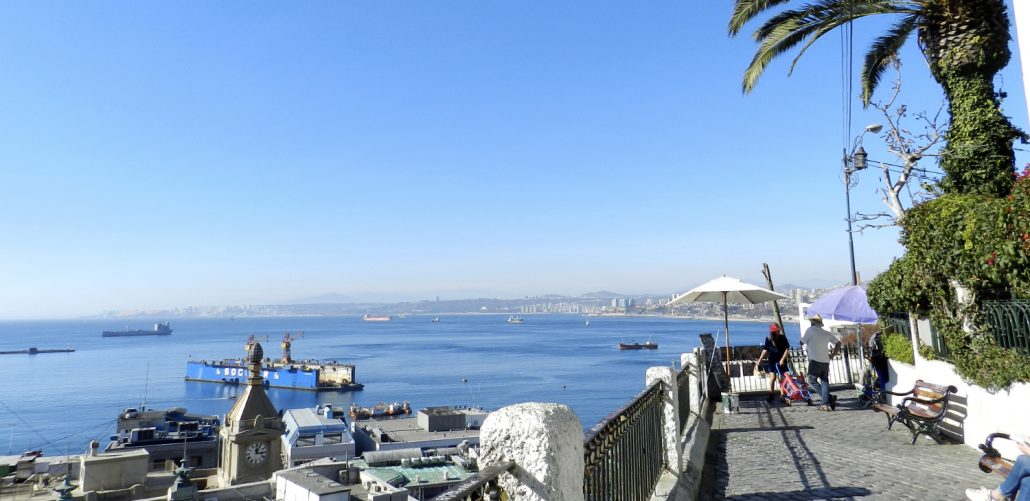Mirador hacia la bahía de Valparaíso y el borde costero